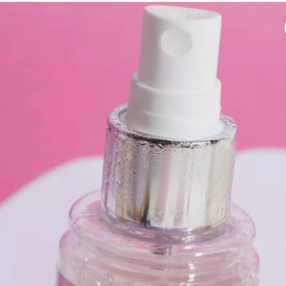 New! REVOLUTION Unicorn Heart Glow Mist - Amazing! - Picture 2 of 3